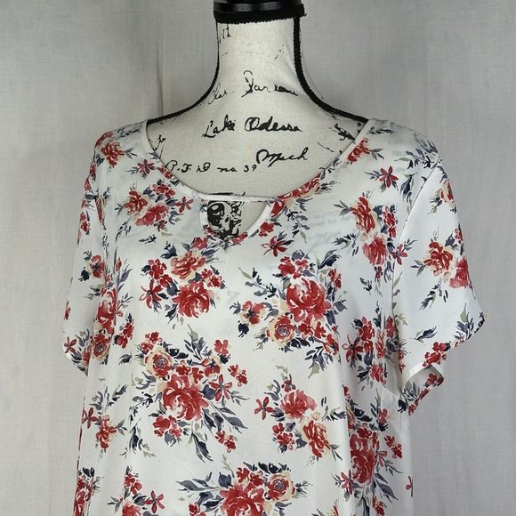 Torrid Top Womens 1X White Red Floral Tunic‎ Blouse  Keyhole Neck Cap Sleeve - Picture 12 of 12